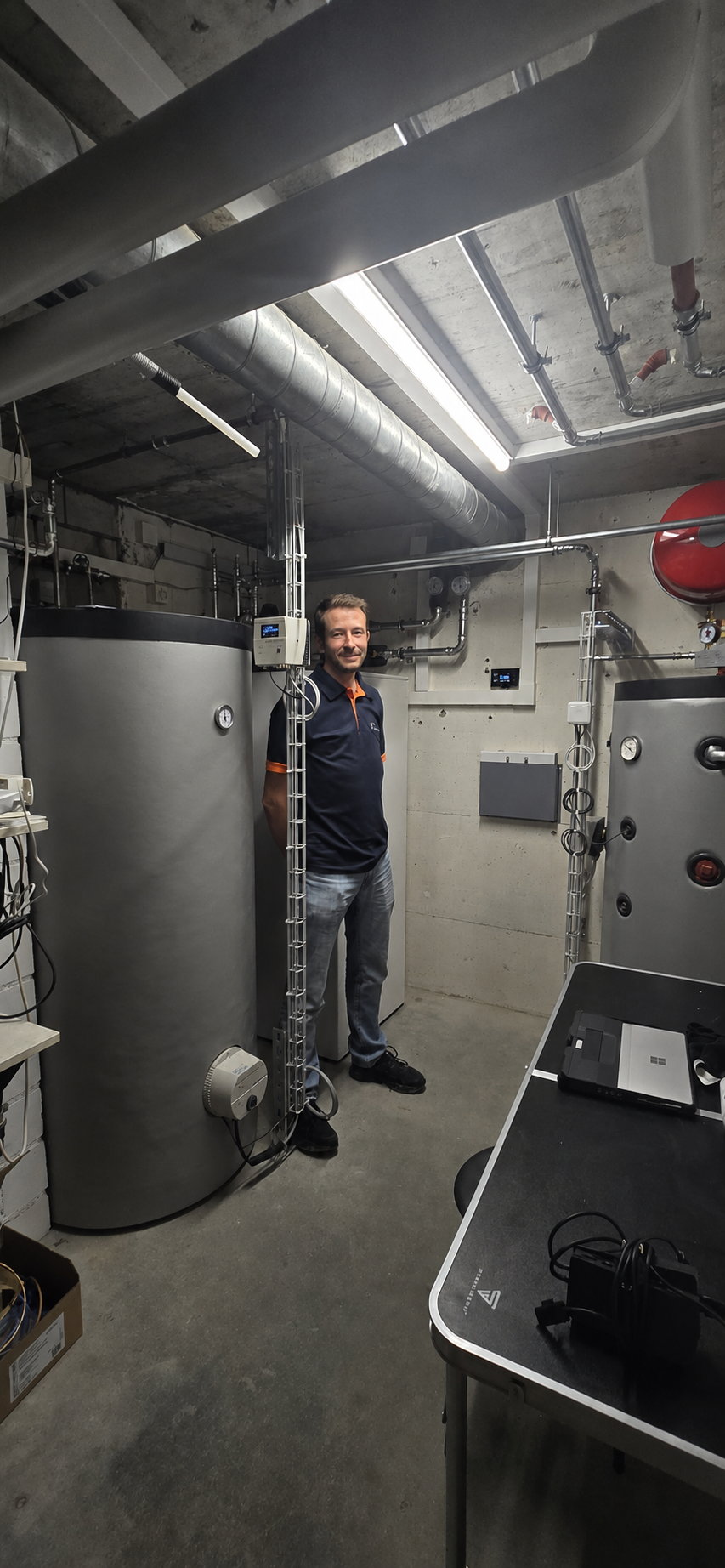 Dokumentierter Anlagenraum eines KRONOTERM ETERA Wärmepumpensystems im Kanton Aargau